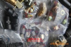 飛燕SDL5200XXY廂式運輸車用的一汽CA6DE2-22發(fā)動機(jī)的大修及配件