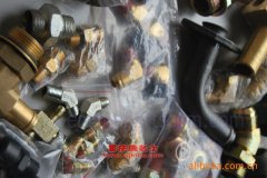 北方奔馳ND5231CXYZ倉柵式運輸車用的濰柴WD615.56發(fā)動機的配件及保養(yǎng)